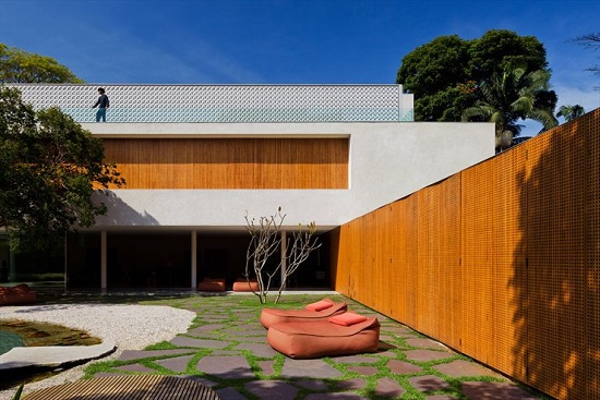 Cobogo House, linee e geometrie per schermare il sole